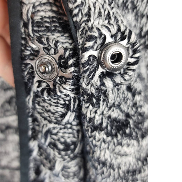 Lululemon Heathered Black Cardigan Sweater Thumb Holes 1 Button Closure - Picture 4 of 5